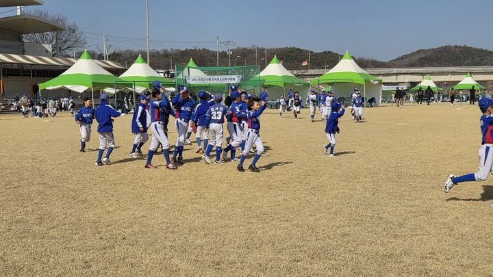 [부여=뉴시스] 제11회 순창군수배 전국유소년야구대회에 출전한 부여군유소년야구단 *재판매 및 DB 금지