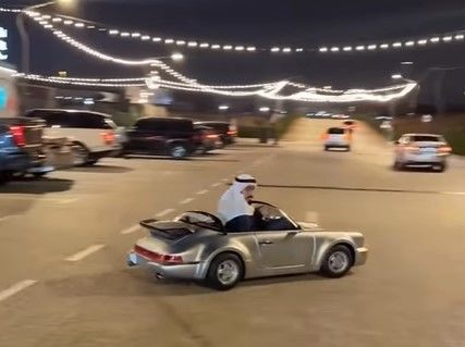 [뉴시스] 최근 성인도 운전할 수 있는 완성도 높은 미니카 탑승 영상이 공개돼 화제를 모으고 있다. (사진=인스타그램 캡처) *재판매 및 DB 금지