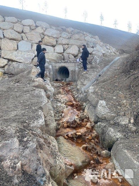 [여주=뉴시스]미준공 개발행위 허가지 안전점검 모습(사진=여주시청 제공)2026.03.04.photo@newsis.com