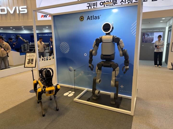 [서울=뉴시스] 김민성 기자 = 4일 서울 코엑스에서 열린 '2026 스마트공장·자동화산업전(AW 2026)'에서 현대글로비스가 공개한 아틀라스(Atlas) 모습. 2026.03.04. kms@newsis.com. *재판매 및 DB 금지