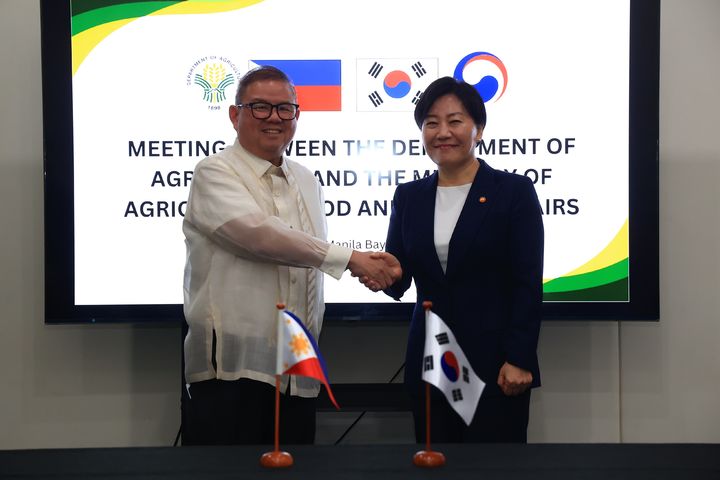 송미령 농림축산식품부 장관은 필리핀을 방문해 현지 K-농기계·K-푸드 유통 현장을 점검하고 필리핀 농업부와 농업협력 업무협약(MOU)을 체결했다고 4일 밝혔다. (사진 = 농식품부 제공) 2026.03.04. *재판매 및 DB 금지