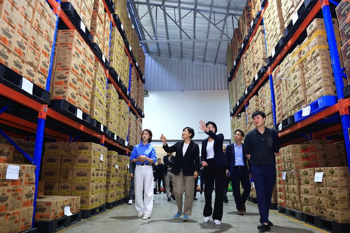 송미령 농림축산식품부 장관은 3일부터 필리핀 국빈 방문 일정으로 국산 농기계를 판매하는 현지 업체와 K-푸드를 유통하는 현지 바이어를 만났다. (사진 = 농식품부 제공) 2026.03.0.4 *재판매 및 DB 금지
