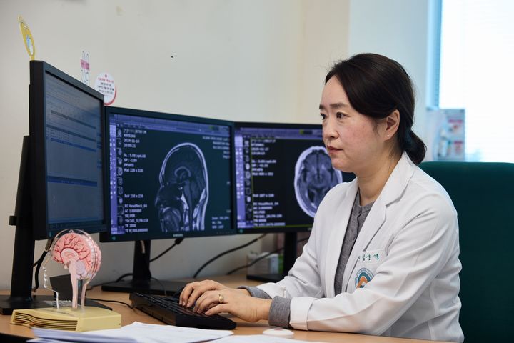 [울산=뉴시스] '삼차신경통 클리닉' 소속인 울산대학교병원 신경과 김선영 교수. (사진=병원 제공) 2026.03.04. photo@newsis.com *재판매 및 DB 금지
