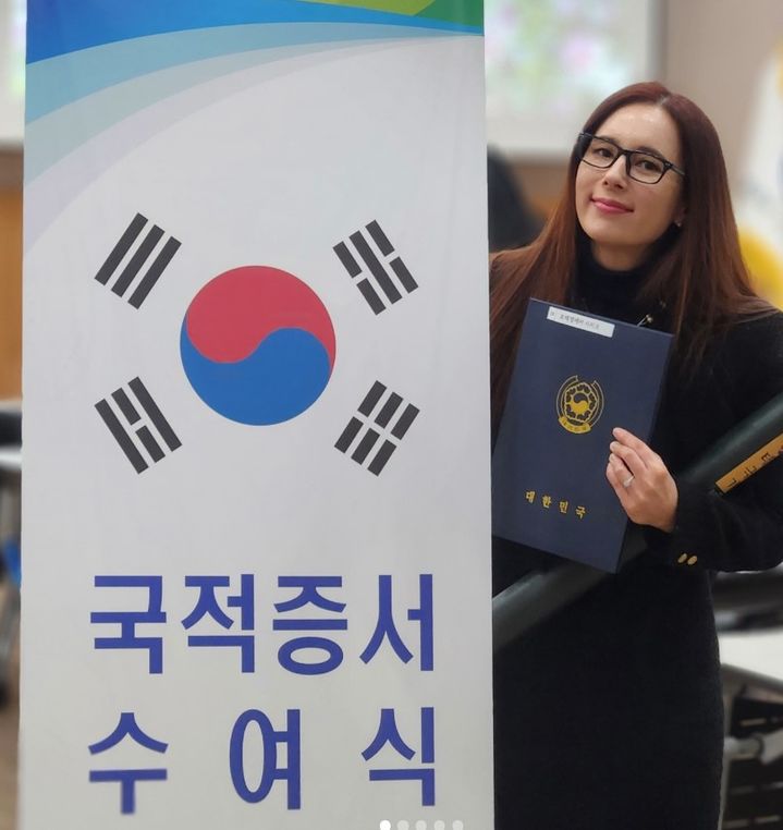 [서울=뉴시스] 영국 출신 방송인 에바 포피엘이 대한민국 국적을 취득했다. (사진=인스타그램 캡처) 2026.03.04. photo@newsis.com *재판매 및 DB 금지