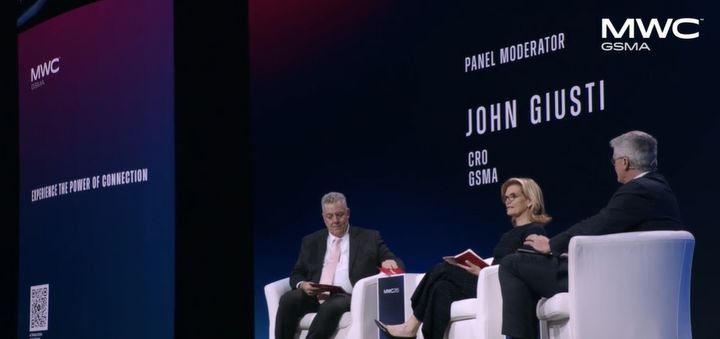 [바르셀로나(스페인)=뉴시스] 세계이동통신사업자연합회(GSMA)가 주최하는 MWC26이 지난 2일(현지 시간) 스페인 바르셀로나에서 개막했다. 이날 세번째 기조연설 참석자 모습. (사진=MWC26 영상 갈무리) 2026.03.02. photo@newsis.com *재판매 및 DB 금지