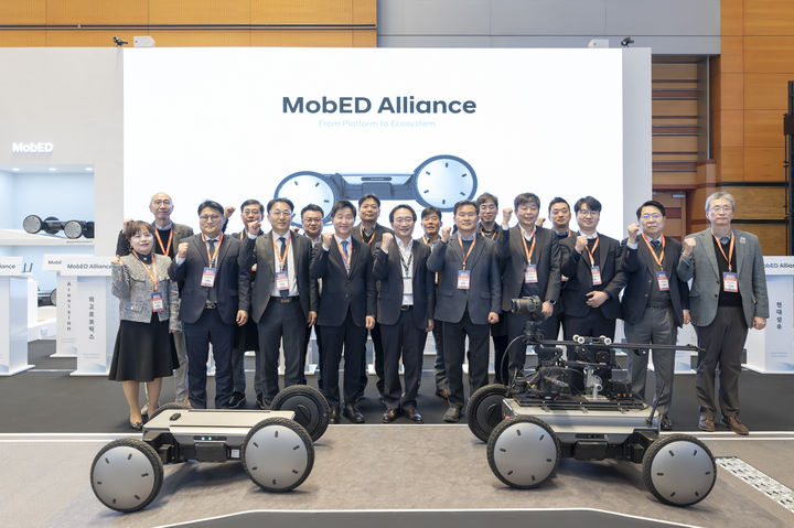 AW 2026 전시회 현장에서 모베드 얼라이언스 체결식이 진행된 모습. (사진=고성엔지니어링) *재판매 및 DB 금지