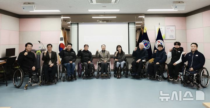 [서울=뉴시스]국회 문화체육관광위원회 소속 이소희 국민의힘 의원은 4일 오후 경기 수원 보훈재활체육센터를 방문해 대한민국상이군경체육회 관계자 및 선수들과 간담회를 가졌다. (사진 = 이소희 의원실 제공) 2026.03.04.photo@newsis.com