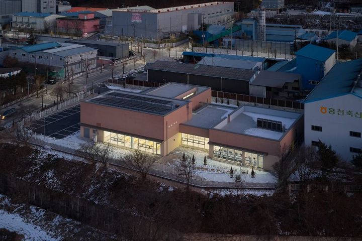 [홍천=뉴시스] 4일 홍천군(군수 신영재)은 오는 5일 홍천읍 상오안리 상오안 농공단지 내에서 ‘상오안 농공단지 복합문화센터 준공식’을 개최한다고 밝혔다. 홍천군 제공 *재판매 및 DB 금지