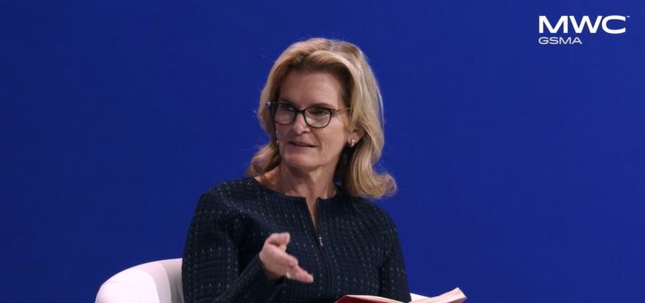 [바르셀로나(스페인)=뉴시스] 세계이동통신사업자연합회(GSMA)가 주최하는 MWC26이 지난 2일(현지 시간) 스페인 바르셀로나에서 개막했다. 이날 세번째 기조연설에서 발언하고 있는 도린 보그단-마틴 국제전기통신연합(ITU) 사무총장. 2026.03.02. photo@newsis.com *재판매 및 DB 금지