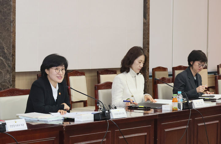[서울=뉴시스] 원민경 성평등가족부 장관이 4일 성평등·청소년·가족정책을 위한 시·도 국장회의에서 발언하고 있다. (사진=성평등가족부 제공) 2026.03.04. photo@newsis.com *재판매 및 DB 금지