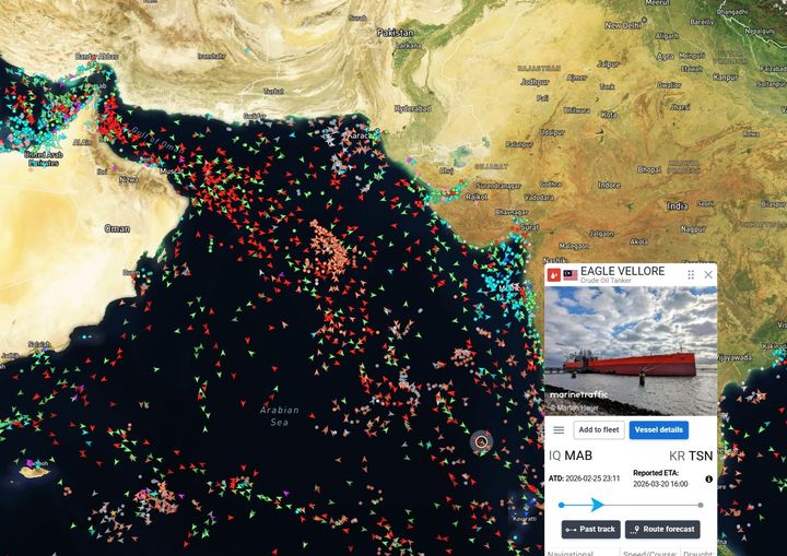 [서울=뉴시스] 미국의 이란 공습 이후 호르무즈 해협을 둘러싼 긴장감이 높아지는 가운데, 봉쇄 직전 해협을 빠져나온 한국행 초대형 유조선이 주목받고 있다. (사진=마린 트래픽 갈무리) photo@newsis.com *재판매 및 DB 금지