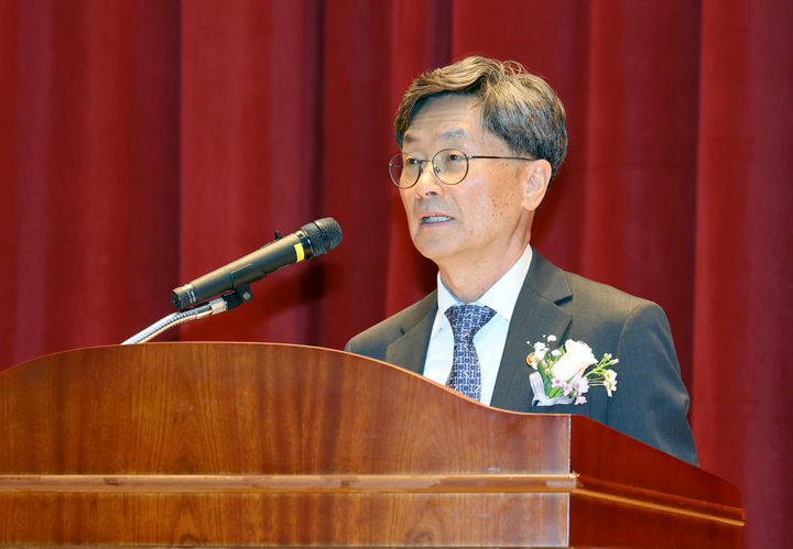 [서울=뉴시스] 김근수 기자 = 정일연 신임 국민권익위원회 위원장이 4일 세종시 정부세종청사에서 열린 취임식에서 취임사를 하고 있다. (사진= 국민권익위원회 제공) 2026.03.04. photo@newsis.com *재판매 및 DB 금지