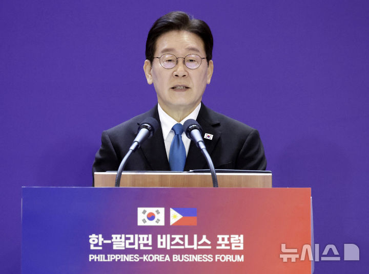 [마닐라=뉴시스] 최동준 기자 = 필리핀을 국빈 방문 중인 이재명 대통령이 4일(현지 시간) 마닐라 한 호텔에서 열린 한-필리핀 비즈니스 포럼에서 축사하고 있다. 2026.03.04. photocdj@newsis.com