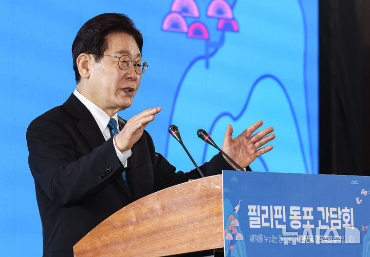 [마닐라=뉴시스] 최동준 기자 = 필리핀을 국빈 방문 중인 이재명 대통령이 4일(현지 시간) 마닐라 한 호텔에서 열린 동포 오찬 간담회에서 인사말을 하고 있다. 2026.03.04. photocdj@newsis.com