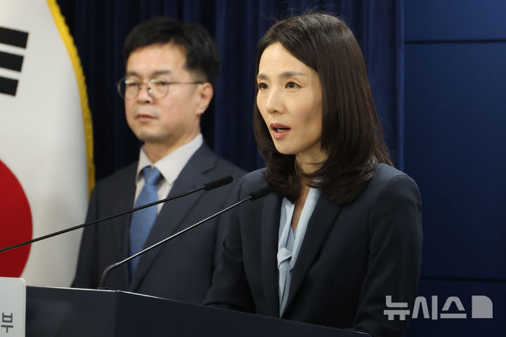 [서울=뉴시스] 추상철 기자 = 김진아 외교부 2차관이 4일 오후 서울 종로구 정부서울청사에서 열린 중동 상황점검 관련 긴급 관계부처회의 후 브리핑을 하고 있다. 2026.03.04. scchoo@newsis.com