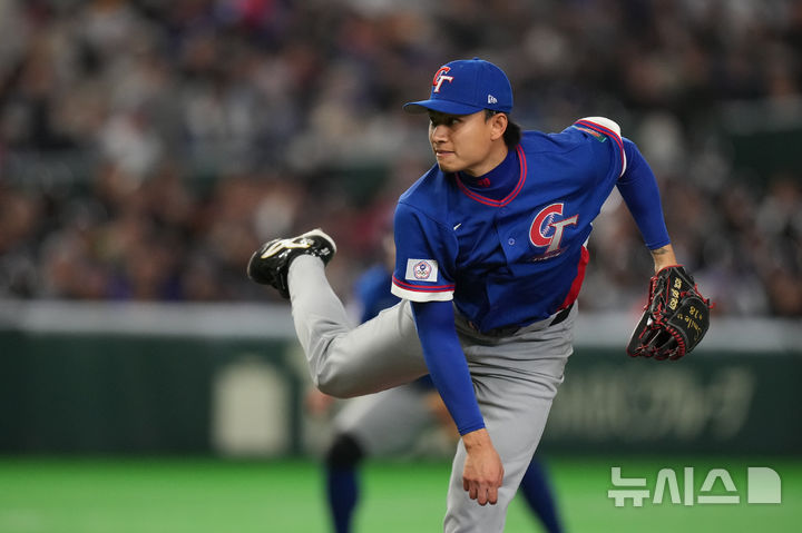 [도쿄=AP/뉴시스] 대만 야구 대표팀 쉬뤄시가 5일 일본 도쿄돔에서 열린 2026 월드베이스볼클래식(WBC) 조별리그 C조 호주와의 경기에 선발 등판해 공을 던지고 있다. 2026.03.05.