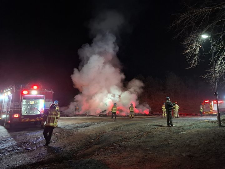 [장흥=뉴시스] 5일 오전 3시37분께 전남 장흥군 장동면 용화사 부속 건물에서 불이 나 소방 당국이 진화 작업을 벌이고 있다. (사진=전남소방본부 제공) 2026.03.05. photo@newsis.com *재판매 및 DB 금지