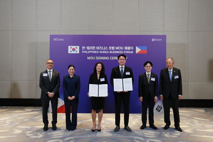 [서울=뉴시스] 세라젬은 지난 4일 필리핀 마닐라 콘래드 호텔에서 열린 ‘한-필 경제사절단 MOU 체결식’에서 벨로 메디컬 그룹(Belo Medical Group)과 전략적 업무협약(MOU)을 체결했다고 5일 밝혔다. (사진=세라젬 제공) 2026.03.05. photo@newsis.com *재판매 및 DB 금지