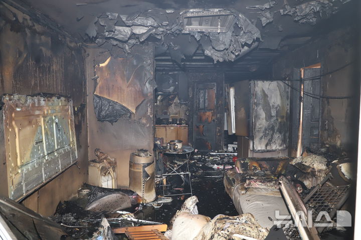 [김해=뉴시스]김해 공동주택 화재. (사진=소방서 제공). 2026.03.05. photo@newsis.com