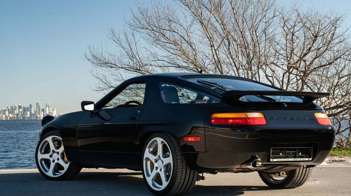 독일의 포르쉐 전문 튜닝 제조사 루프(RUF)가 1989년 이 회장을 위해 특별 제작한 '루프 928R'. 사진 구딩앤컴퍼니 *재판매 및 DB 금지