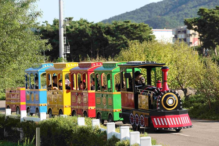 [부산=뉴시스] 한국마사회 렛츠런파크 부산경남이 봄철을 맞아 가족 나들이객을 위한 다양한 체험 프로그램을 운영한다. (사진=렛츠런파크 부산경남 제공) 2026.03.05. photo@newsis.com *재판매 및 DB 금지