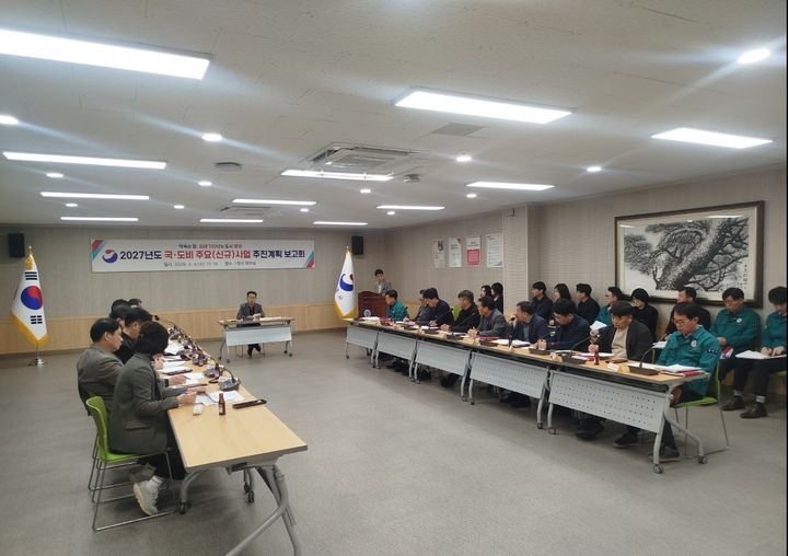 [통영=뉴시스] 신정철 기자= 경남 통영시는 지난 4일 시청 회의실에서 윤인국 부시장 주재로 전년 대비 약 5.5% 증액된 4100억원으로 정한 '2027년도 국·도비 주요(신규)사업 확보 추진계획 보고회'를 개최했다.(사진=통영시 제공).2026.03.05. photo@newsis.com *재판매 및 DB 금지