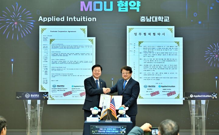 [대전=뉴시스]충남대와 'Applied Intuition' 협약식 기념촬영. (사진=충남대 제공) 2026.03.05. photo@newsis.com *재판매 및 DB 금지