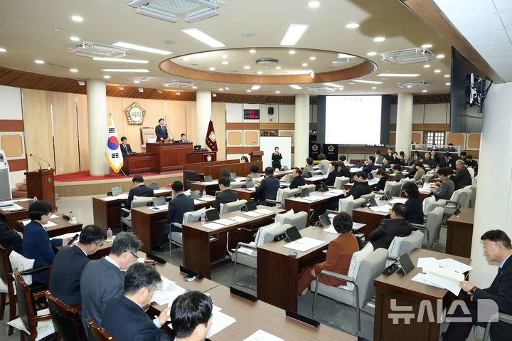 [고양=뉴시스] 경기 고양시의회 '제302회 임시회'.(사진=고양시의회 제공)photo@newsis.com 