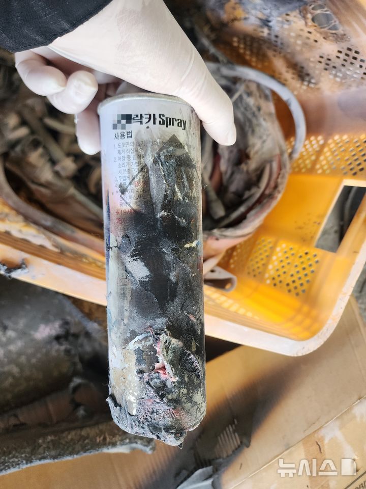 [영동=뉴시스] 폭발한 래커 스프레이 (사진= 영동소방서 제공) 2026.03.05. photo@newsis.com *재판매 및 DB 금지