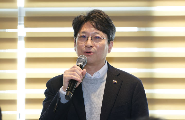 [세종=뉴시스] 홍지선 국토교통부 제2차관은 5일 출입기자단 간담회를 열고 한국철도공사(코레일)·에스알(SR) 통합과 관련해 "노사정 협의체를 운영하며 여러 문제를 협의해나가겠다"고 밝혔다. (사진=국토교통부 제공) 2026. 3. 5. *재판매 및 DB 금지