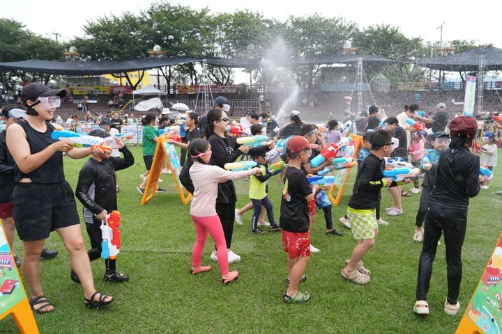 [밀양=뉴시스] 밀양강변 일원에서 열린 제1회 밀양 수퍼 페스티벌. (사진= 밀양시 제공) 2026.03.05. photo@newsis.com *재판매 및 DB 금지