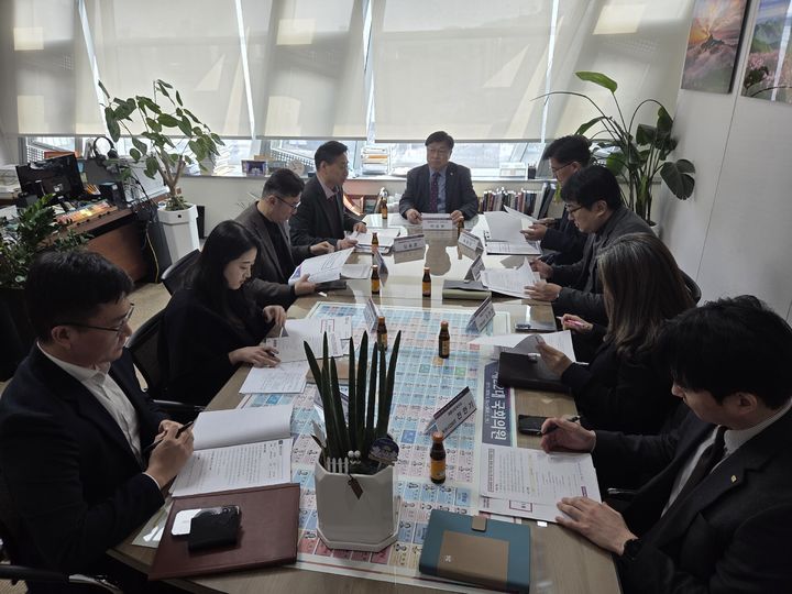 [세종=뉴시스] 중동사태 피해대책반 회의 모습. (사진=세종시) 2026.03.05. photo@newsis.com. *재판매 및 DB 금지