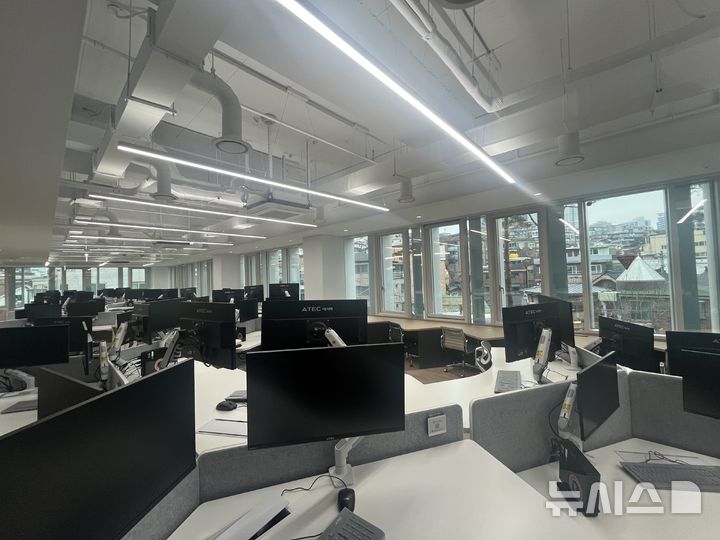 [서울=뉴시스]이현주 기자 = 서울 용산구에 위치한 서울시교육청 신청사 내에 조성된 스마트 오피스. 2026.03.05. lovelypsyche@newsis.com