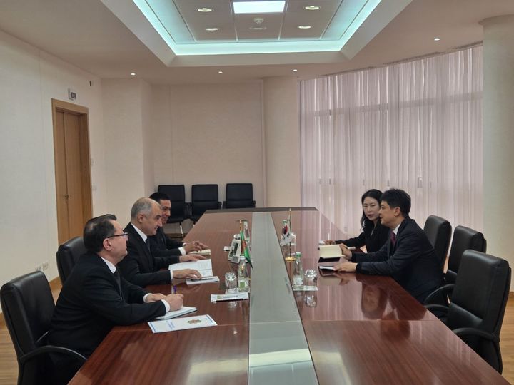 [서울=뉴시스]외교부는 신속대응팀 단장으로 투르크메니스탄에 급파된 임상우 재외국민 보호·영사 담당 정부대표가 지난 4일 아흐멧 구르바노프 투르크메니스탄 외교차관을 면담했다고 밝혔다. (사진 외교부 제공) *재판매 및 DB 금지