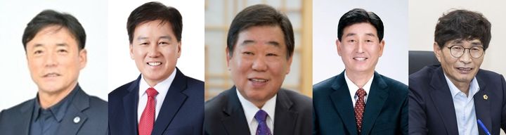 [청송=뉴시스] 청송군수 선거 출마자들. 왼쪽부터 윤경희 청송군수, 윤종도 전 경북도의원, 우병윤 전 경상북도 경제부지사, 배대윤 전 청송군수, 임기진 경북도의원. 2026.03.05. photo@newsis.com *재판매 및 DB 금지