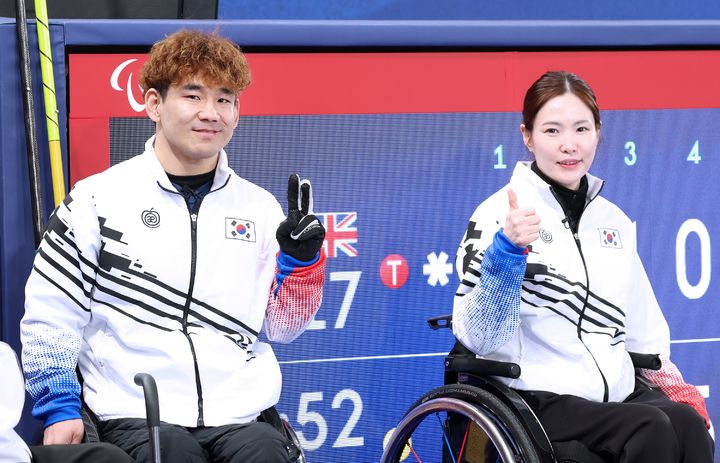 [서울=뉴시스] 휠체어컬링 믹스더블의 백혜진-이용석. (사진 = 대한장애인체육회 제공) *재판매 및 DB 금지