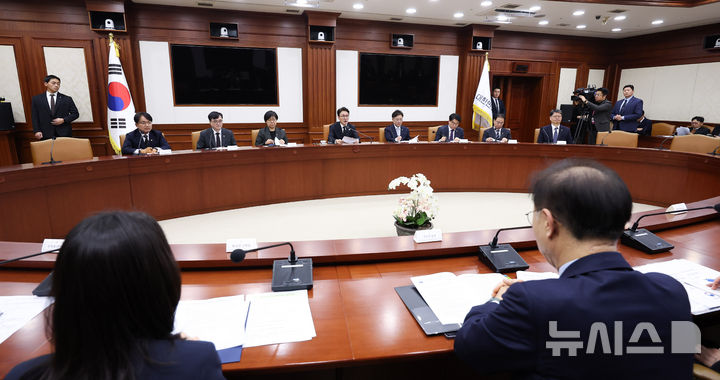 [서울=뉴시스] 김선웅 기자 = 김민석 국무총리가 5일 서울 종로구 정부서울청사에서 열린 국가정책조정회의에서 모두발언을 하고 있다. 2026.03.05. mangusta@newsis.com