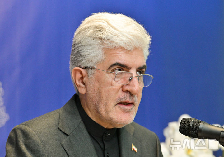 [서울=뉴시스] 홍효식 기자 = 사이드 쿠제치 주한 이란 대사가 지난 5일 오전 서울 용산구 주한 이란 이슬람 공화국 대사관에서 열린 이스라엘과 미국의 대이란 군사적 공격과 관련해 입장을 밝히고 있다. (공동취재) 2026.03.05. photo@newsis.com