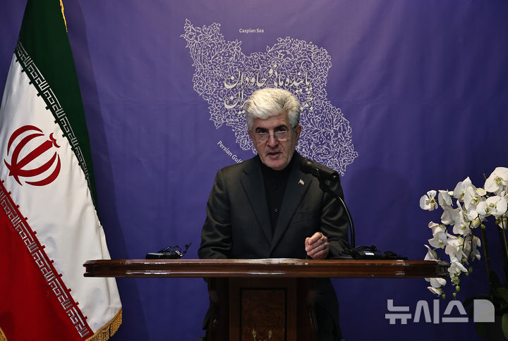 [서울=뉴시스] 홍효식 기자 = 사이드 쿠제치 주한 이란 대사가 5일 오전 서울 용산구 주한 이란 이슬람 공화국 대사관에서 열린 이스라엘과 미국의 대이란 군사적 공격과 관련해 입장을 밝히고 있다. (공동취재) 2026.03.05. photo@newsis.com