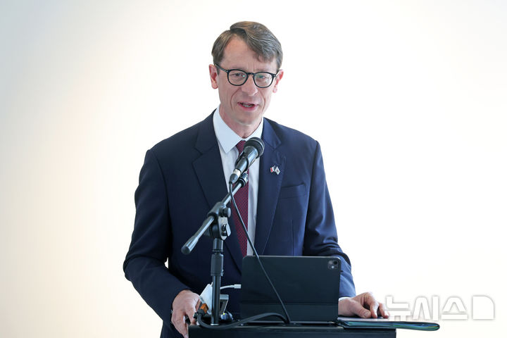 필립 베르투 대사, '한불 수교 140주년 기념 개막 음악회' 기자간담회 [서울=뉴시스] 박진희 기자 = 필립 베르투 주한 프랑스 대사가 5일 서울 서대문구 주한 프랑스대사관에서 '한불 수교 140주년 기념 개막 음악회' 기자간담회를 하고 있다. 오는 7일 부천아트센터에서 프랑스와 한국 수교 140주년을 기념하는 2026년 프랑스 문화시즌 개막 음악회를 연다. 2026.03.05. pak7130@newsis.com