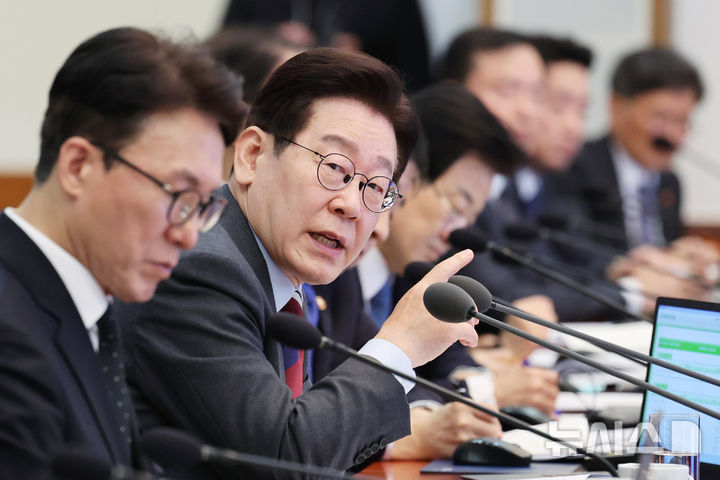 [서울=뉴시스] 최동준 기자 = 이재명 대통령이 5일 청와대에서 열린 임시 국무회의에서 발언하고 있다. 2026.03.05. photocdj@newsis.com