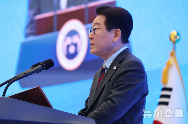 [서울=뉴시스] 고범준 기자 = 이재명 대통령이 5일 청와대 영빈관에서 열린 2026 밀라노·코르티나담페초 동계올림픽 선수단 격려 오찬에서 격려사를 하고 있다. 2026.03.05. photo@newsis.com