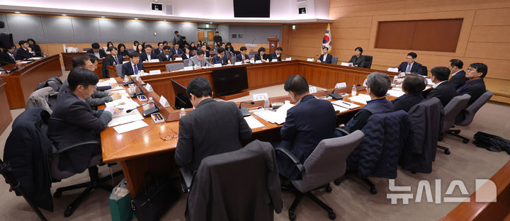 [서울=뉴시스] 김선웅 기자 = 정은경 보건복지부 장관이 5일 서울 종로구 정부서울청사에서 열린 제2차 국민연금 기금운용위원회에서 모두발언을 하고 있다. 2026.03.05. mangusta@newsis.com