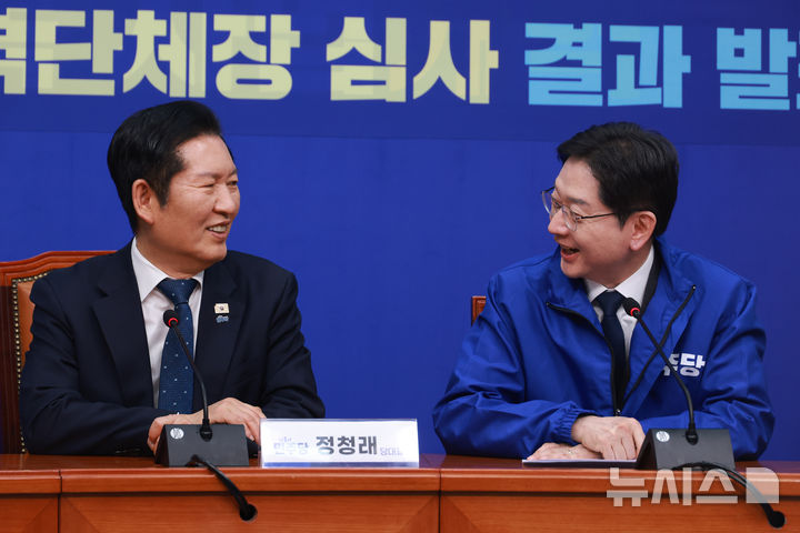 [서울=뉴시스] 고승민 기자 = 더불어민주당 경남도지사 후보로 확정된 김경수 지방시대위원장이 5일 서울 여의도 국회에서 열린 중앙당공천관리위원회 공천 심사 발표에서 소감을 밝히고 있다. 2026.03.05. kkssmm99@newsis.com