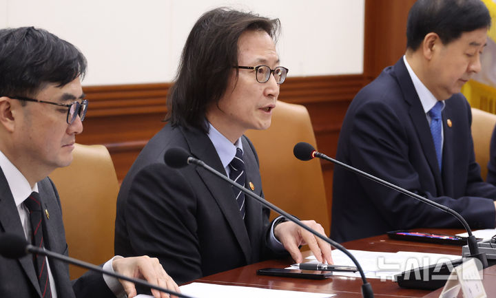 [서울=뉴시스] 추상철 기자 = 주병기 공정거래위원장이 5일 오후 서울 종로구 정부서울청사에서 열린 민생물가 특별관리 관계장관 TF 회의에서 발언하고 있다. 2026.03.05. scchoo@newsis.com