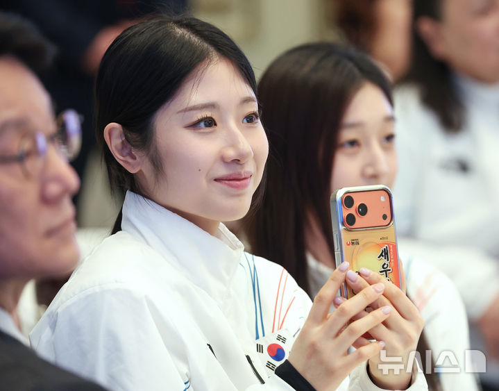 [서울=뉴시스] 고범준 기자 = 피겨스케이팅 이해인이 5일 청와대 영빈관에서 열린 2026 밀라노·코르티나담페초 동계올림픽 선수단 격려 오찬에 자리하고 있다. 2026.03.05. photo@newsis.com