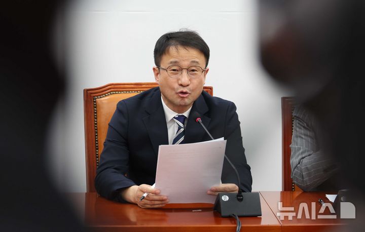 [서울=뉴시스] 조성봉 기자 = 한병도 더불어민주당 국정조사추진위 위원장이 지난 5일 오후 서울 여의도 국회에서 열린 윤석열 정권 조작기소 진상규명 및 공소취소를 위한 국정조사 추진위원회 전체회의에서 발언을 하고 있다. 2026.03.05. suncho21@newsis.com