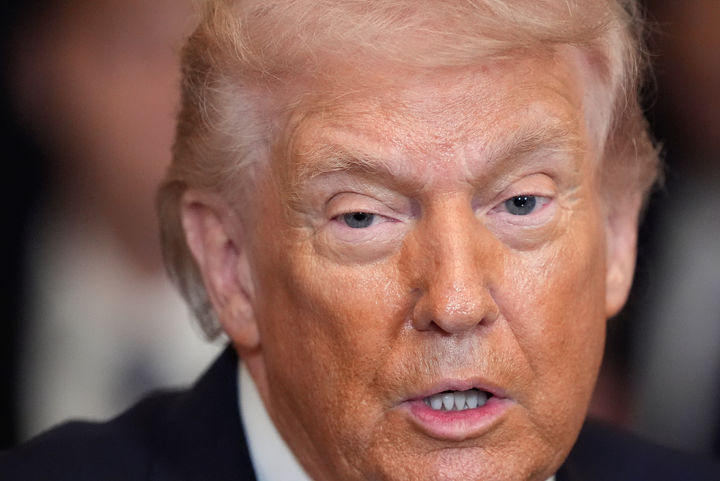 [워싱턴=AP/뉴시스]도널드 트럼프 미국 대통령이 5일(현지 시간) 백악관 이스트룸에서 열린 지난해 메이저리그사커(MLS)컵 우승팀 축하행사에서 연설하고 있다. 2026.03.06.