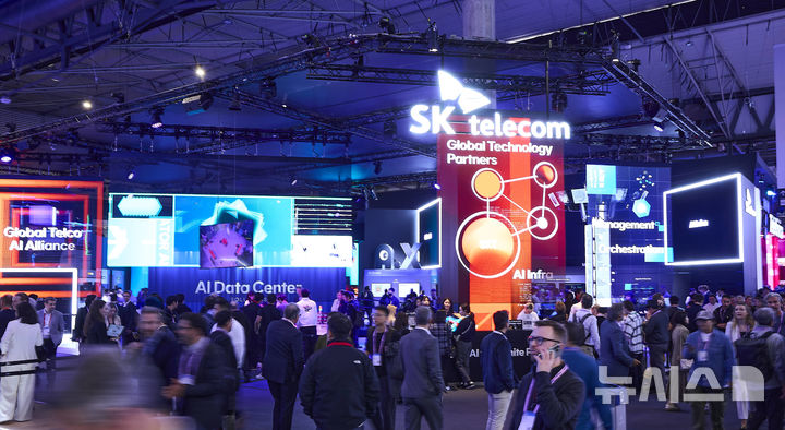 [서울=뉴시스]SK텔레콤은 2~5일(현지시각) 스페인 바르셀로나에서 열린 MWC26에 참가해 다양한 성과를 거뒀다고 6일 밝혔다. 사진은 MWC26에 참여한 SK텔레콤 전시관의 모습. (사진=SK텔레콤 제공)