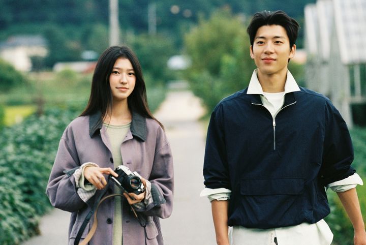 신세계인터내셔날의 자사 남성복 '맨온더분'(MAN ON THE BOON)이 '여름방학'을 테마로 한 2026년 봄·여름 컬렉션을 출시한다고 6일 밝혔다. *재판매 및 DB 금지